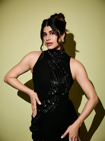 चित्र:Malvika Sitlani.png